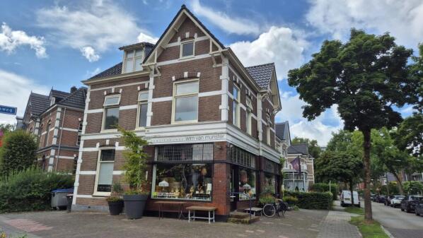 studios for rent on Koninginnelaan