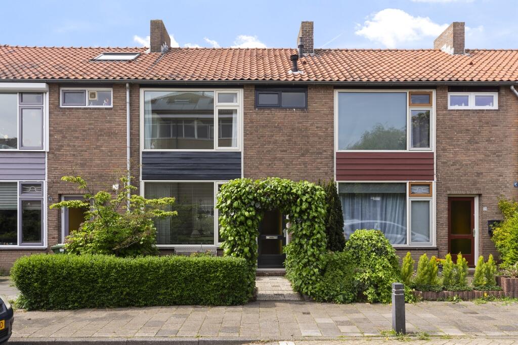 A.J. van Reststraat, Poeldijk